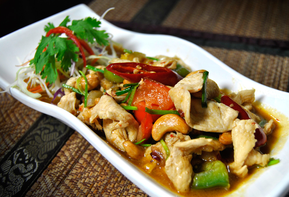 Must Things to Eat in Thailand - gai-pad-med-ma-muang